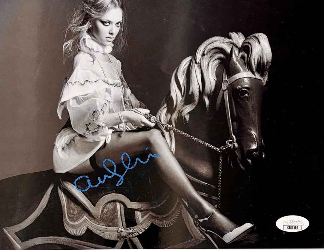Amanda Seyfried Signed 8x10 Photo - JSA COA